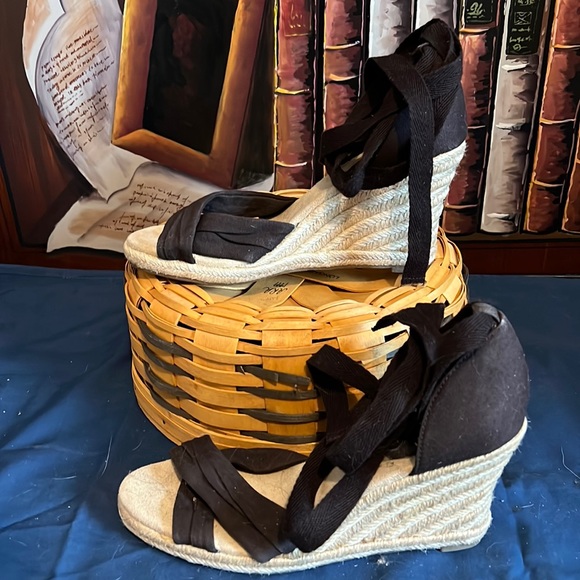 LOFT Shoes - NWT Brown Tie on Wedge Sandals Loft Brand Size 6